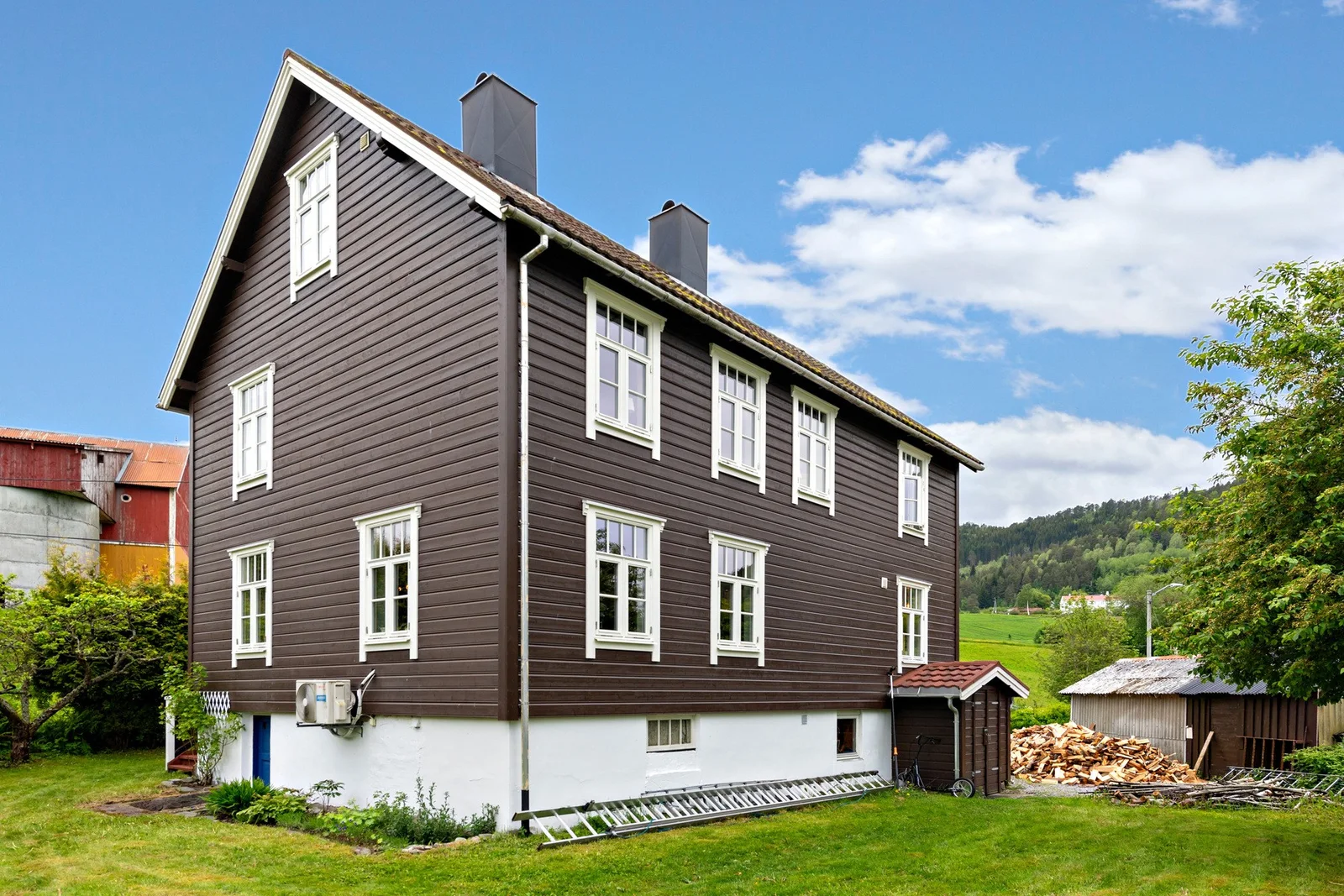 Listing photo