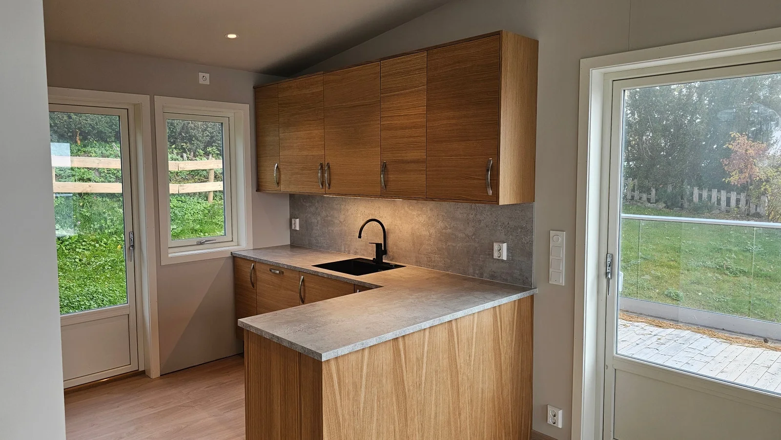 Photo 6
