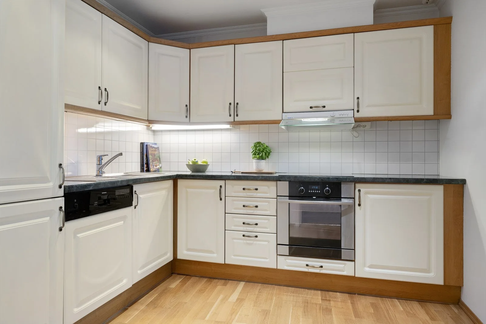 Photo 11