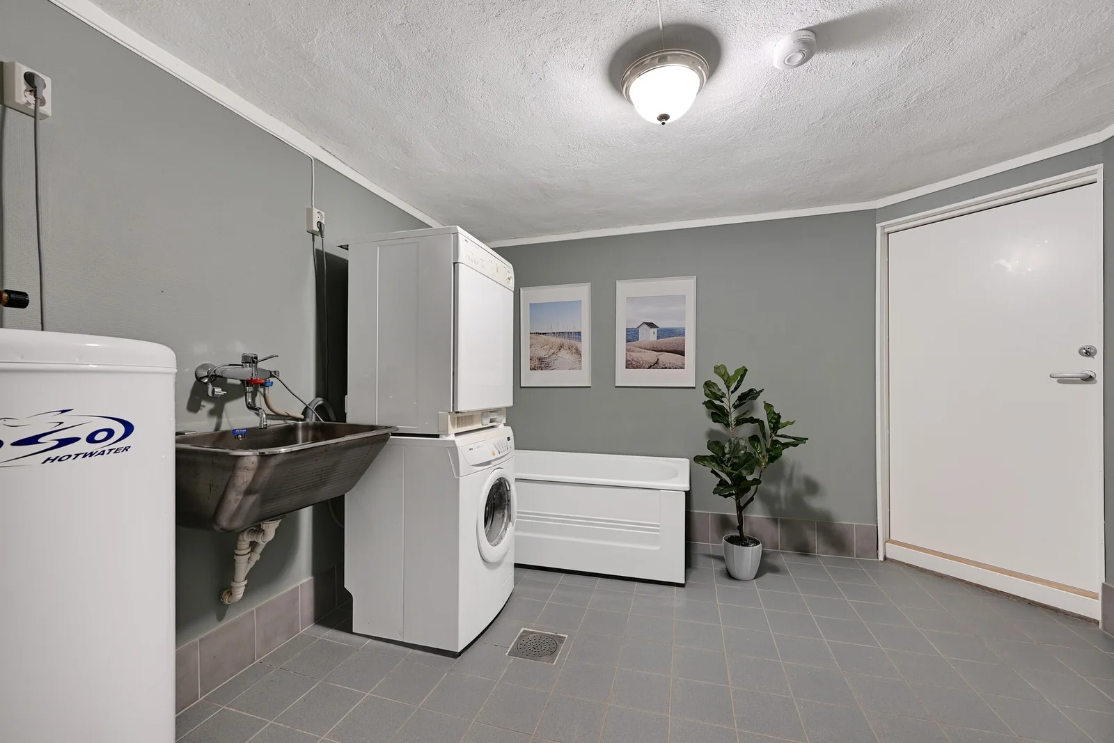 Photo 12