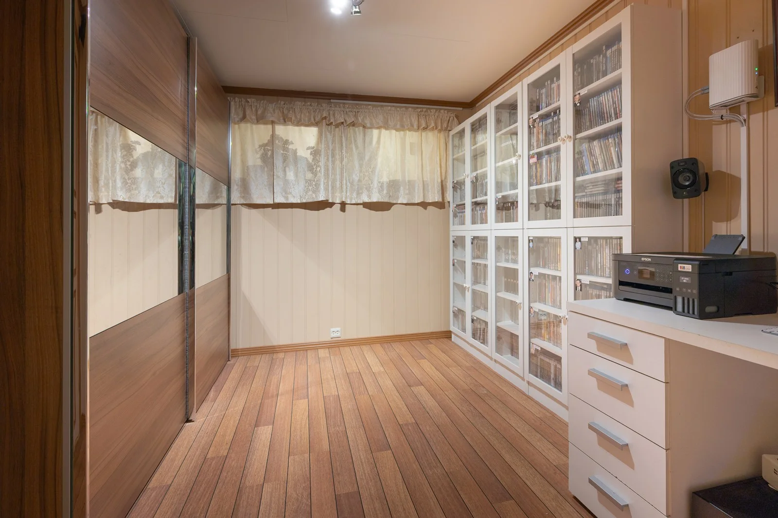 Photo 10