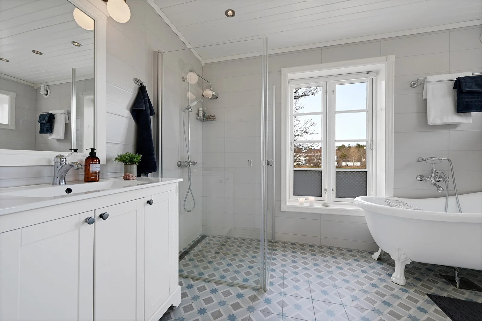 Photo 43