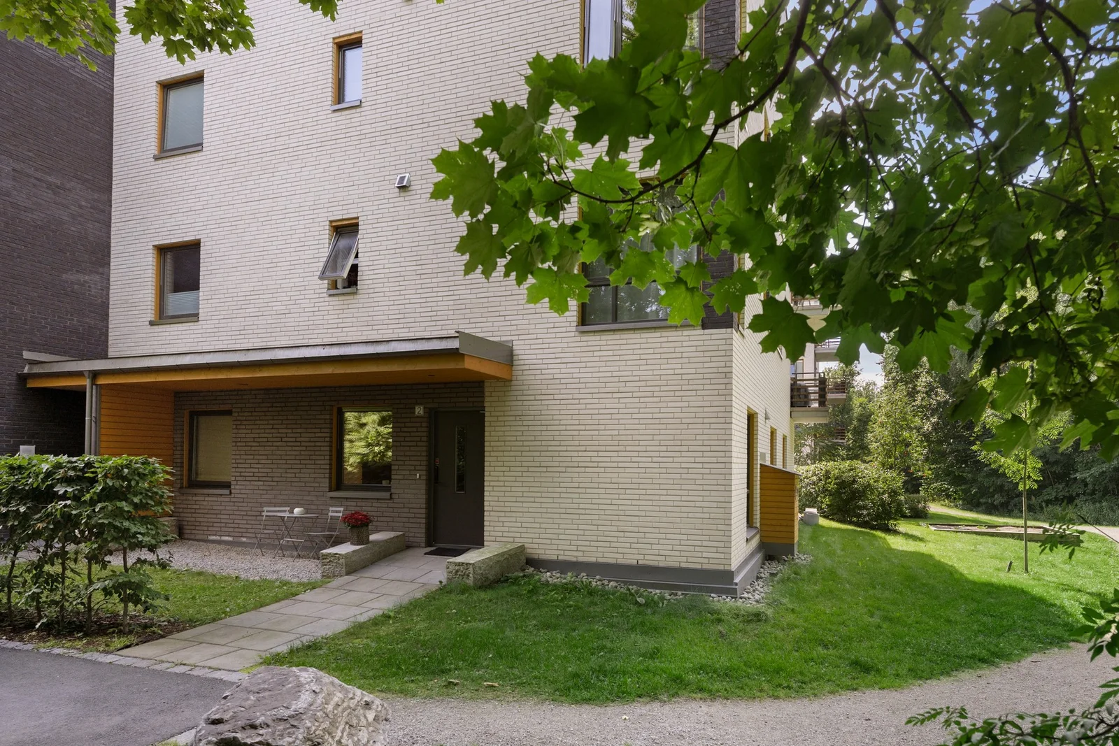 Photo 2